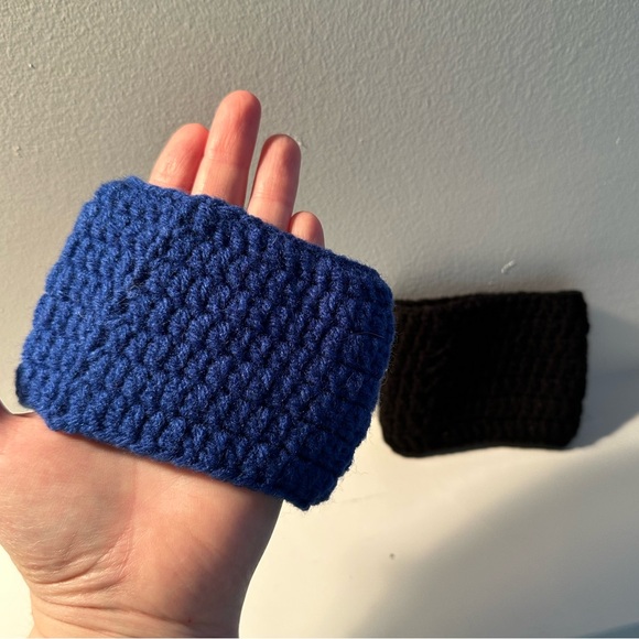 🛍️ Handcrafted warm or cold beverage coozies. Great for protecting your hands 💙🖤 - Picture 3 of 4